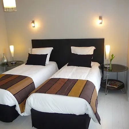 Chateau De La Galissonniere לינה וארוחת בוקר 3*