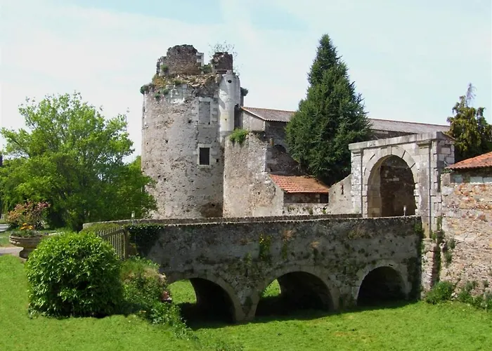 Chateau De La Galissonniere ベッド・アンド・ブレックファスト