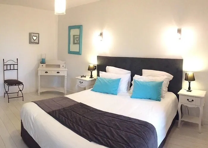 Chateau De La Galissonniere Bed and Breakfast Le Pallet