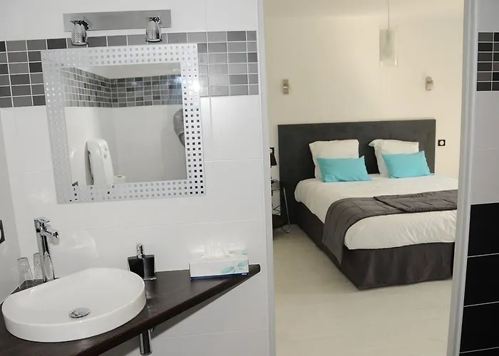 Bed & Breakfast Chateau De La Galissonniere 3*